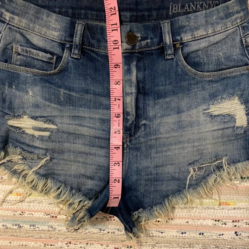 BLANK NYC Cut Off Shorts size 26 - Picture 10 of 12